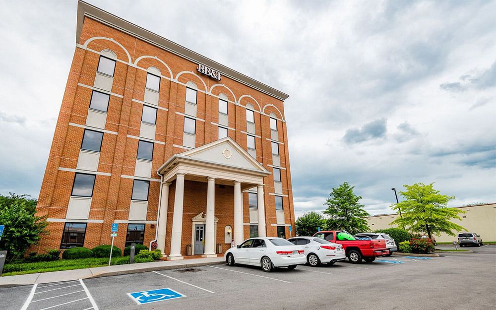 BB&T Plaza: 100 E Main St, Sevierville, TN 37862